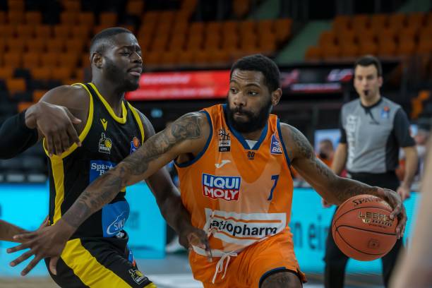 有着双重意 有着双重意