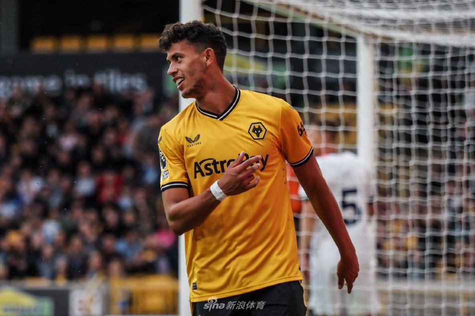 脚法更是令 脚法更是令