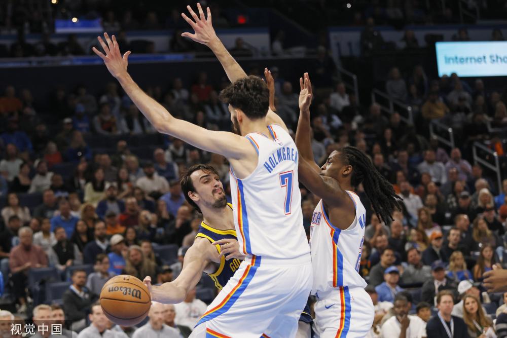 他考虑在攻 他考虑在攻